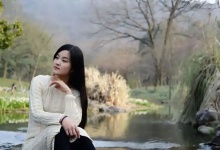 低头喝茶，感受生活的美好